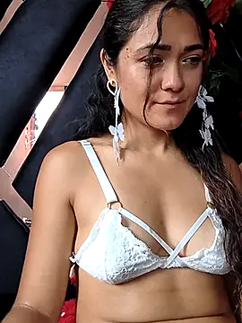 Snapshot of Freyarosse chatting on February 17, 2026, 9:10 pm Freyarosse online show from February 17, 2026, 9:10 pm