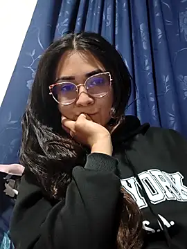 Snapshot of Freyarosse chatting on February 25, 2026, 3:38 am Freyarosse online show from February 25, 2026, 3:38 am