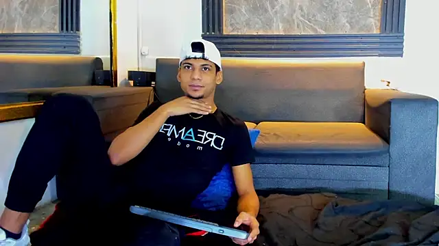 ALEX KEITH26 online show from February 4, 2026, 12:33 pm