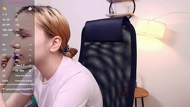 OwlLynn online show from April 26, 2026, 9:18 am