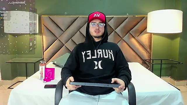 Salvattore Muller online show from February 24, 2026, 9:24 pm