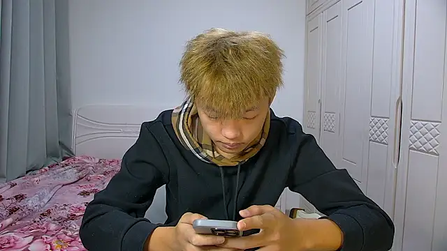 Chocolates-001 online show from February 8, 2026, 10:51 am