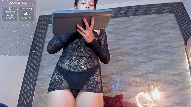 SHINYY STAR  online show from April 9, 2026, 7:41 pm