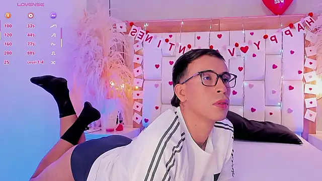 Mr aronnn  online show from February 15, 2026, 3:25 am