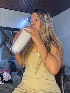 AngelPinkk  online show from February 5, 2026, 8:02 pm