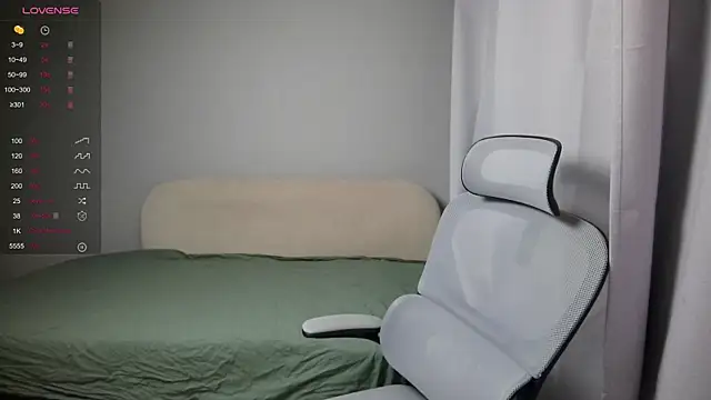 Snapshot of LeonBoykisser chatting on February 12, 2026, 1:28 pm LeonBoykisser online show from February 12, 2026, 1:28 pm