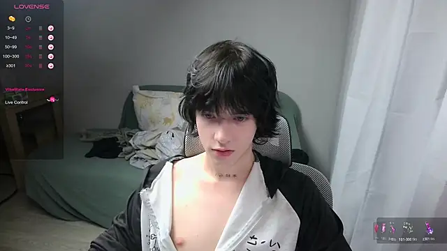 Snapshot of LeonBoykisser chatting on February 16, 2026, 10:50 pm LeonBoykisser online show from February 16, 2026, 10:50 pm