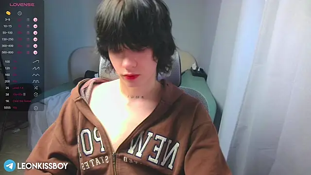 LeonBoykisser online show from March 15, 2026, 5:35 am