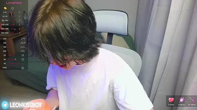 LeonBoykisser online show from April 6, 2026, 8:32 pm