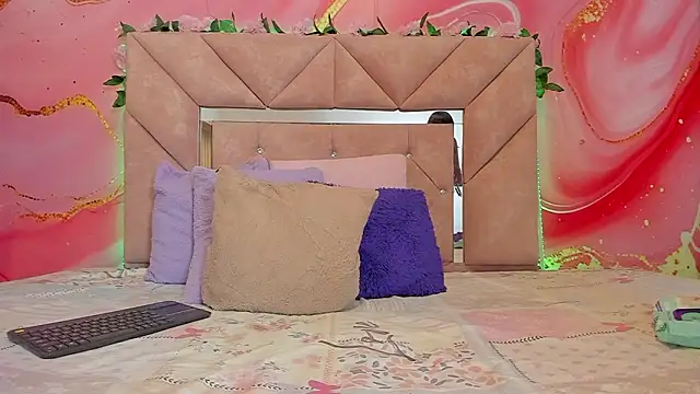 sweet  luna   online show from February 27, 2026, 10:59 am