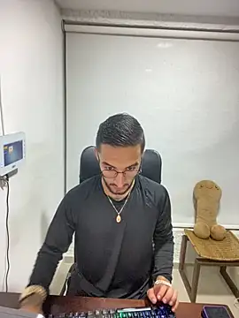 juanlouis pierre online show from February 13, 2026, 11:45 pm