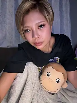 BADBITCHISAKI online show from February 1, 2026, 1:31 pm