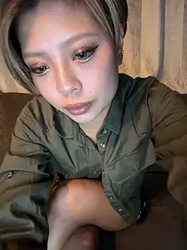 BADBITCHISAKI online show from February 10, 2026, 12:53 pm