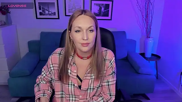 EvieMagical online show from March 18, 2026, 12:52 pm