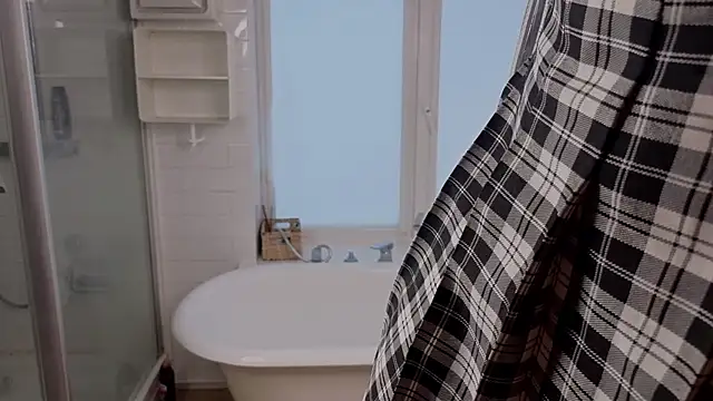 CinthiaSluis online show from February 12, 2026, 5:24 am