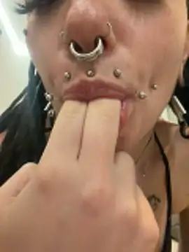 Snapshot of demonLamia chatting on May 5, 2026, 8:50 pm demonLamia online show from May 5, 2026, 8:50 pm