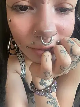 Snapshot of demonLamia chatting on May 25, 2026, 12:11 pm demonLamia online show from May 25, 2026, 12:11 pm