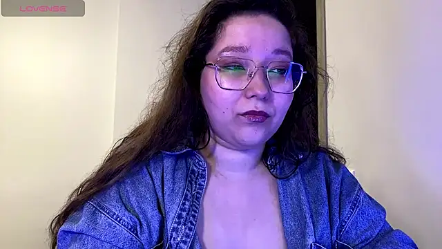 AemiliaLust online show from January 17, 2026, 6:22 pm