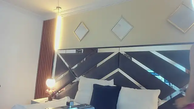 Ambarross  online show from April 16, 2026, 1:56 pm