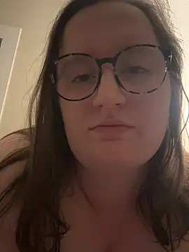 lucycomestrue online show from January 19, 2026, 6:39 am