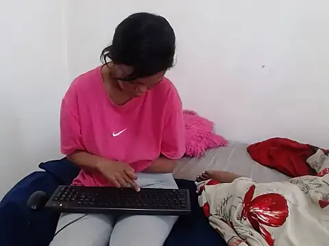 Snapshot of B_Slut chatting on February 19, 2026, 4:14 pm B Slut online show from February 19, 2026, 4:14 pm