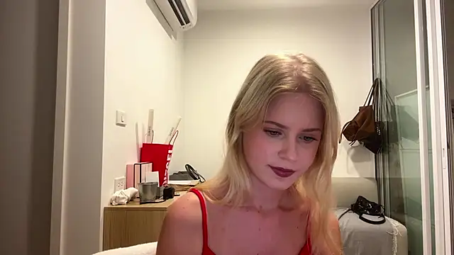 Snapshot of Slay_Swag chatting on February 1, 2026, 10:14 am Slay Swag online show from February 1, 2026, 10:14 am