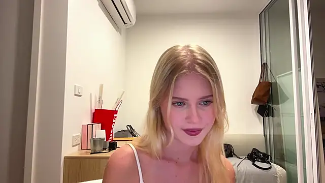 Snapshot of Slay_Swag chatting on February 5, 2026, 10:09 am Slay Swag online show from February 5, 2026, 10:09 am