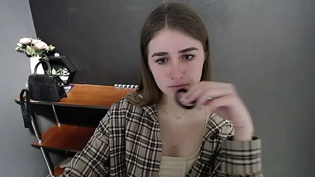 Snapshot of Sunny_siren chatting on April 23, 2026, 12:04 pm Sunny siren online show from April 23, 2026, 12:04 pm