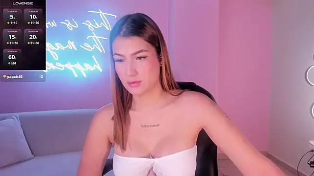 BellaThompsonX online show from February 20, 2026, 3:25 am