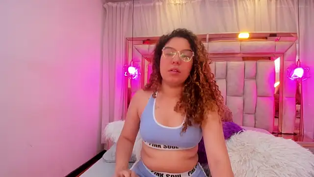 AllisonAdams  online show from April 5, 2026, 12:02 pm