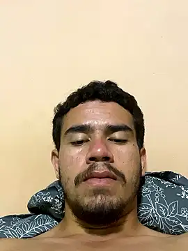 Snapshot of reipromiscuo01 chatting on January 17, 2026, 1:43 am reipromiscuo01 online show from January 17, 2026, 1:43 am