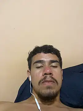 Snapshot of reipromiscuo01 chatting on February 19, 2026, 1:34 am reipromiscuo01 online show from February 19, 2026, 1:34 am