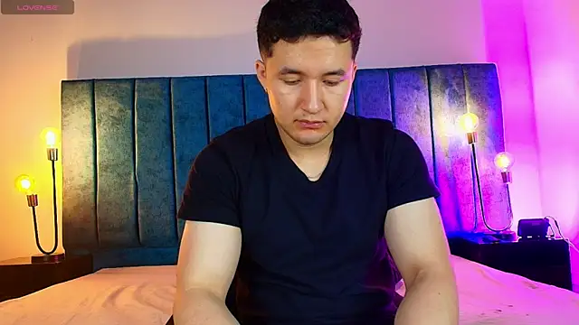 Alexander Connor online show from April 18, 2026, 12:09 pm