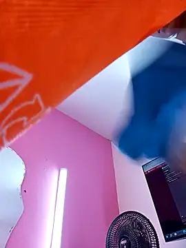 Snapshot of mitzukywinteer chatting on February 7, 2026, 7:39 pm mitzukywinteer online show from February 7, 2026, 7:39 pm