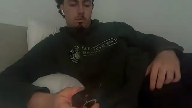 Snapshot of aussiejs chatting on January 17, 2026, 7:46 am aussiejs online show from January 17, 2026, 7:46 am