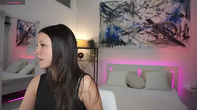 Miss sindy11 online show from February 18, 2026, 8:32 am