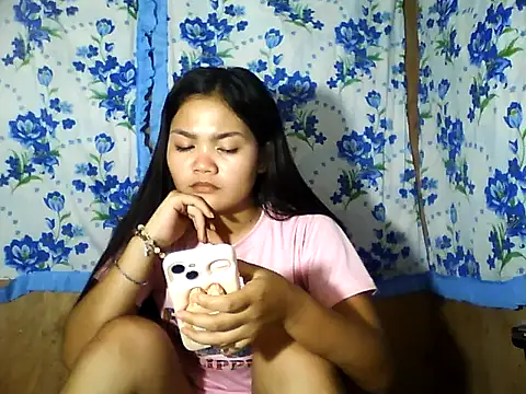 Snapshot of PinaySkinnyJust18 chatting on April 29, 2026, 10:38 pm PinaySkinnyJust18 online show from April 29, 2026, 10:38 pm