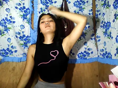 Snapshot of PinaySkinnyJust18 chatting on May 3, 2026, 11:00 pm PinaySkinnyJust18 online show from May 3, 2026, 11:00 pm