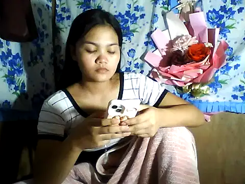 Snapshot of PinaySkinnyJust18 chatting on May 22, 2026, 12:44 pm PinaySkinnyJust18 online show from May 22, 2026, 12:44 pm