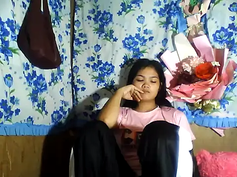Snapshot of PinaySkinnyJust18 chatting on May 25, 2026, 9:54 pm PinaySkinnyJust18 online show from May 25, 2026, 9:54 pm
