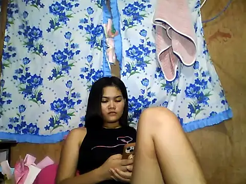 Snapshot of PinaySkinnyJust18 chatting on June 2, 2026, 10:17 am PinaySkinnyJust18 online show from June 2, 2026, 10:17 am