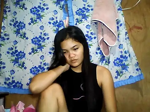 Snapshot of PinaySkinnyJust18 chatting on June 2, 2026, 10:23 pm PinaySkinnyJust18 online show from June 2, 2026, 10:23 pm