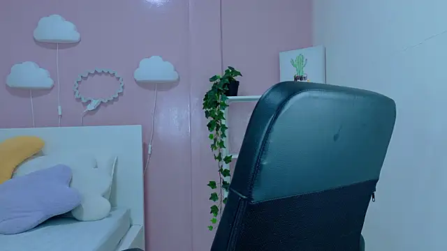 Snapshot of AmmyRouse__ chatting on February 13, 2026, 2:24 pm AmmyRouse online show from February 13, 2026, 2:24 pm