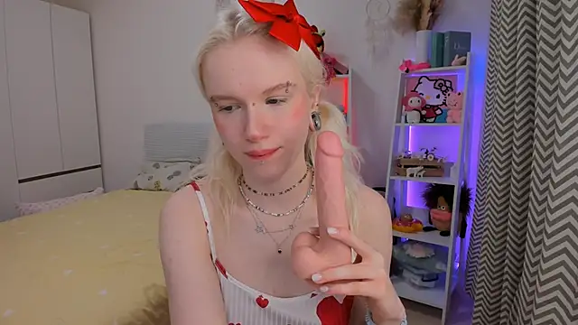 Mia WaterFall online show from February 3, 2026, 3:15 am