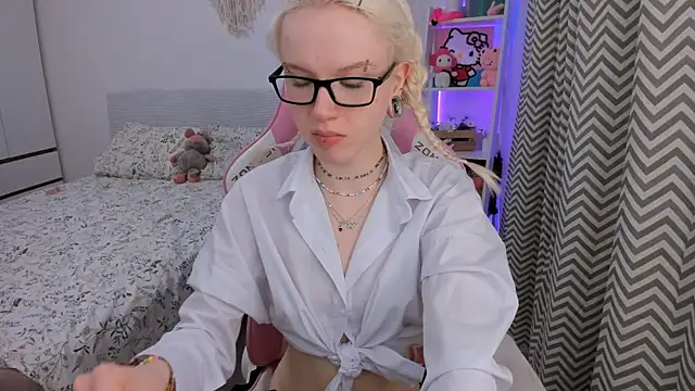 Mia WaterFall online show from February 6, 2026, 3:11 am