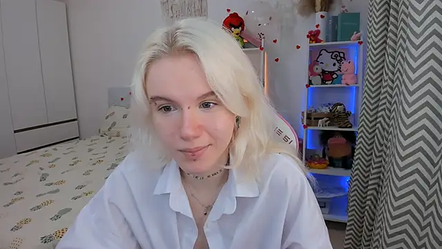 Mia WaterFall online show from February 18, 2026, 3:46 am