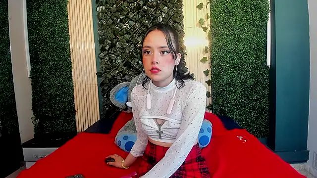 Snapshot of IvyyEmerald chatting on March 6, 2026, 1:07 pm IvyyEmerald online show from March 6, 2026, 1:07 pm