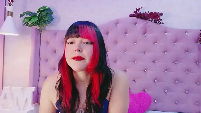 Snapshot of EllieNeptune_ chatting on February 3, 2026, 8:58 pm EllieNeptune online show from February 3, 2026, 8:58 pm