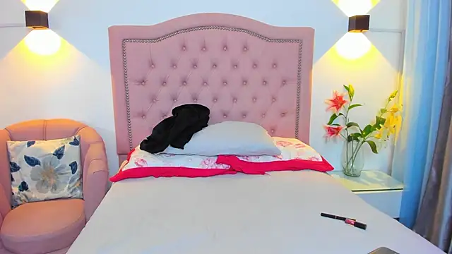 Chloekey online show from April 13, 2026, 7:30 pm