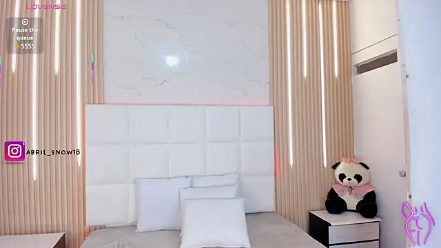 abril snow online show from March 21, 2026, 7:39 pm